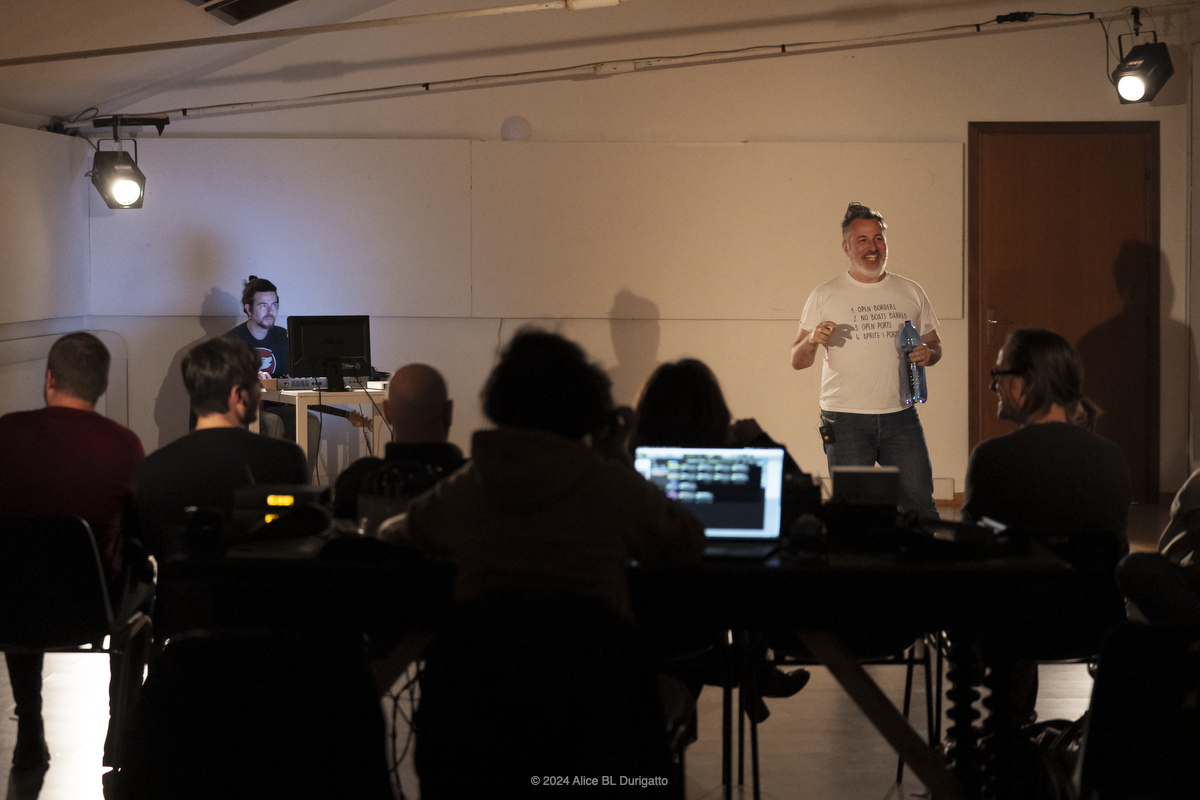 DIALOGHI24_DavideEnia_0563_AblD per sito centrale.JPG